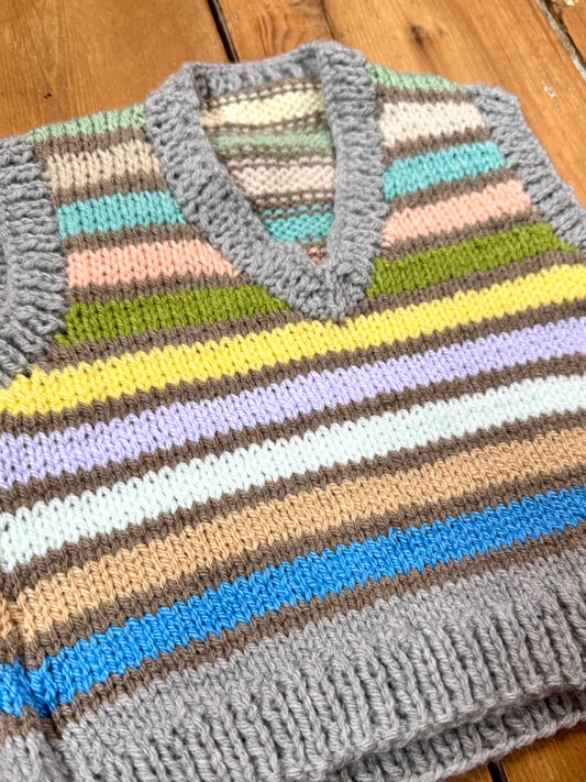 Handknitted pastel striped kids sweater vest. Age 1 year. Handpicked for Bee Tiny kids vintage.