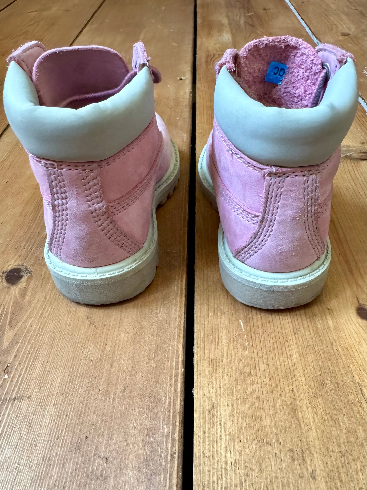 Timberland 6-inch pink nubuck infant boots. size UK 6. Handpicked for Bee Tiny kids vintage.