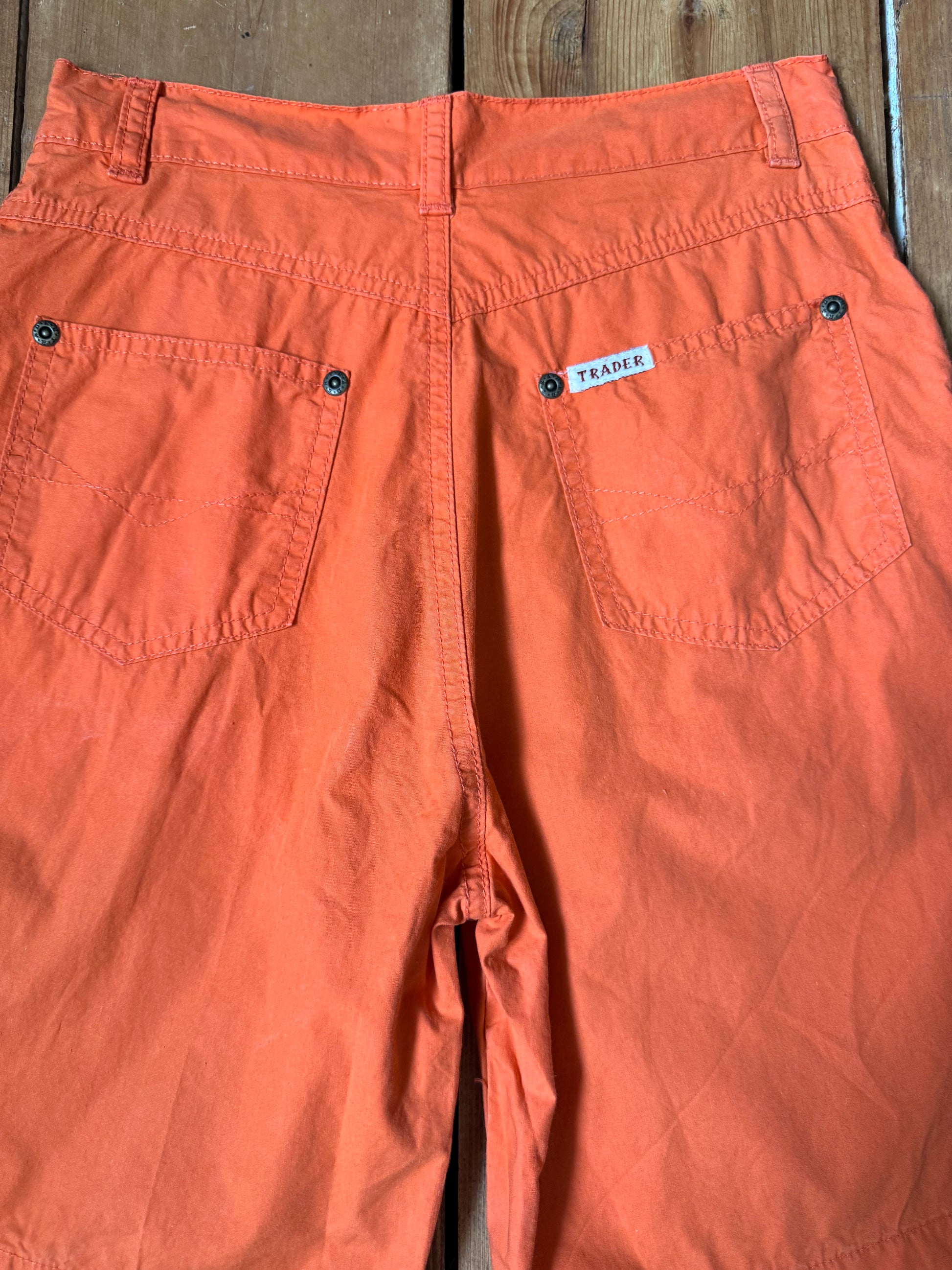 Y2K kids shorts. Vintage orange kids shorts from The Trader Jeans Company. Lightweight Y2K cotton summer shorts in age 10. Handpicked for Bee Tiny kids vintage.