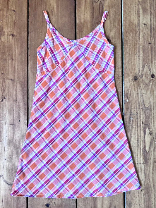 Vintage Y2K Cherokee orange plaid summer dress for kids. Lightweight A-line design in bright sunset colours. Handpicked for Bee Tiny kids vintage.