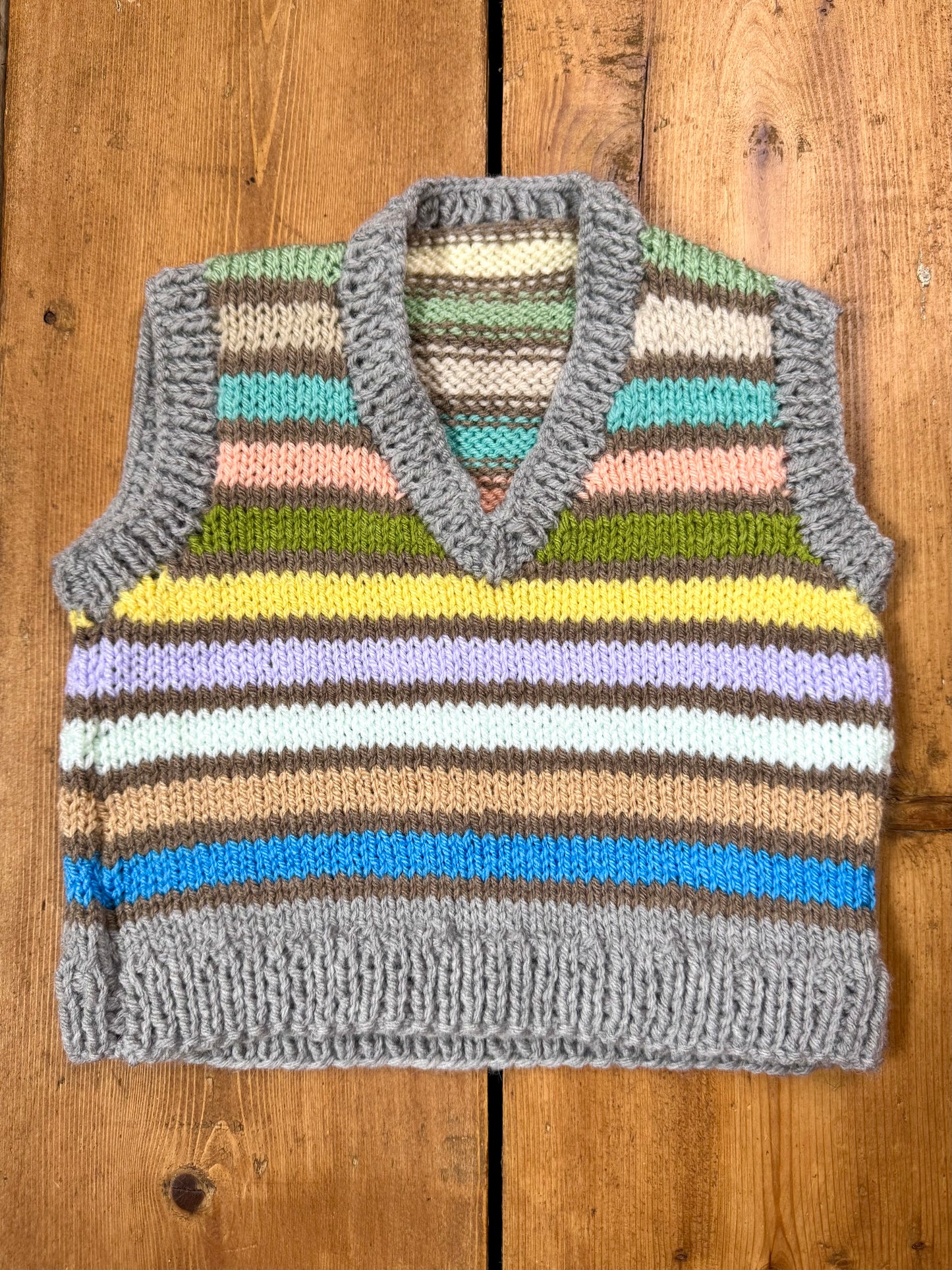 Handknitted pastel striped kids sweater vest. Age 1 year. Handpicked for Bee Tiny kids vintage. 