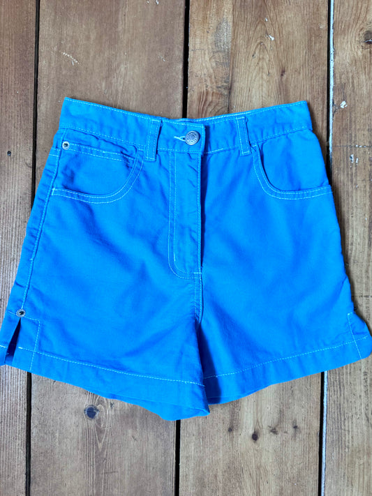 Vintage Y2K blue kids shorts from Items. Lightweight cotton summer shorts in age 10, perfect for holidays and everyday wear. Handpicked for Bee Tiny kids vintage.