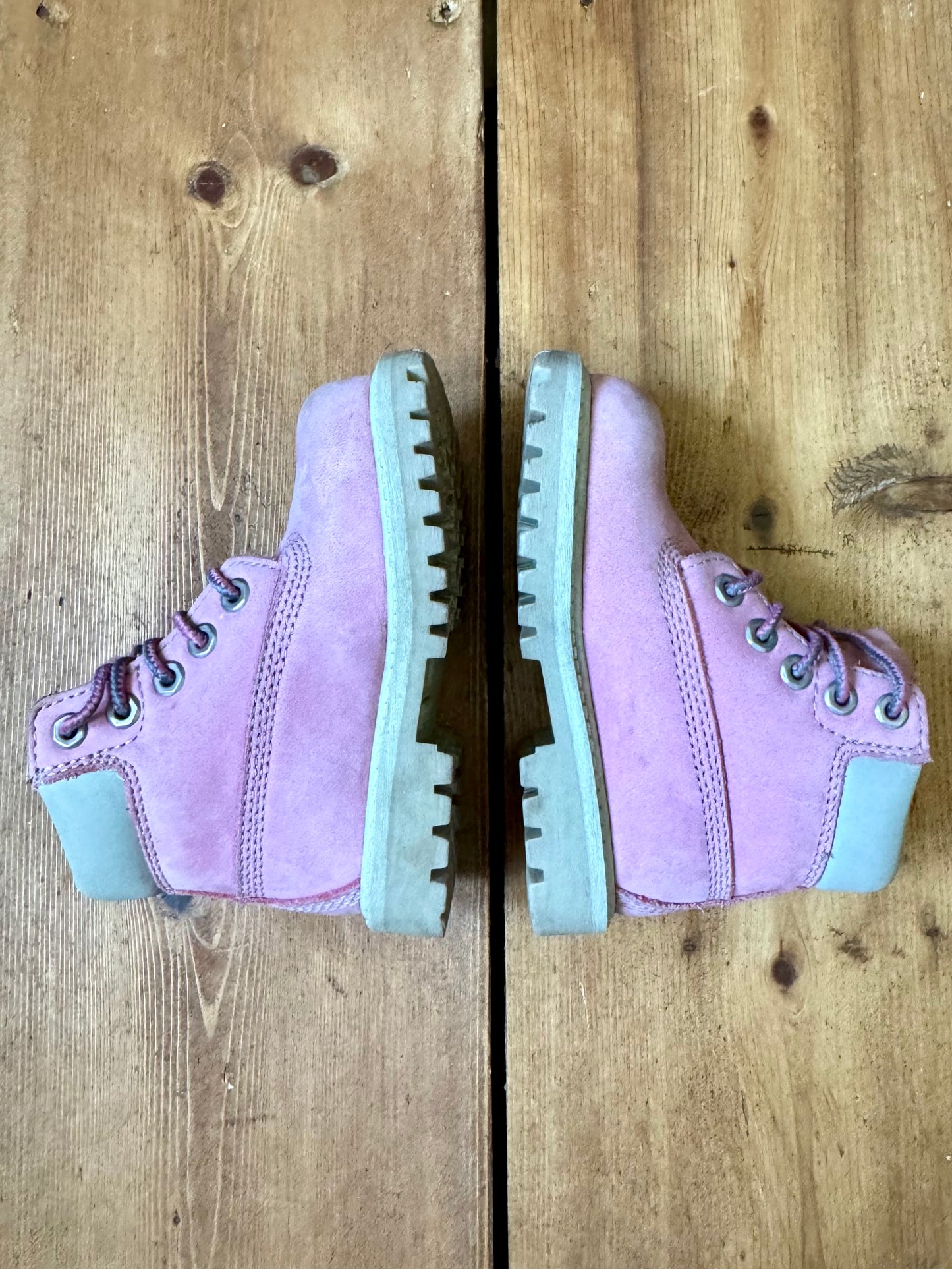 Timberland 6-inch pink nubuck infant boots. size UK 6. Handpicked for Bee Tiny kids vintage.
