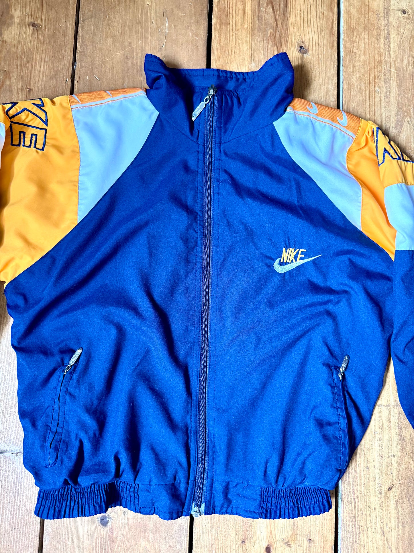 Kids vintage 90s Nike windbreaker jacket. Vintage kids jacket. Nike spellout jacket. Handpicked for Bee Tiny kids vintage.