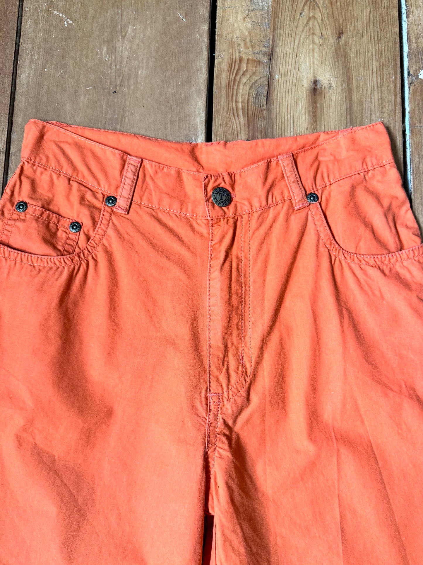 Y2K kids shorts. Vintage orange kids shorts from The Trader Jeans Company. Lightweight Y2K cotton summer shorts in age 10. Handpicked for Bee Tiny kids vintage.
