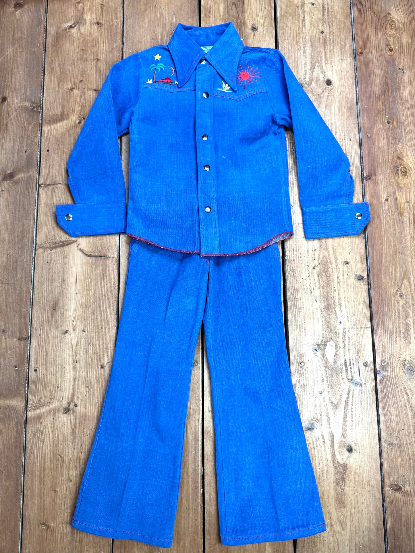 Vintage 70s Cuckoo kids denim 2 piece set with dagger collar. Kids vintage matching set. Age 6-7 years. Handpicked for Bee Tiny kids vintage.