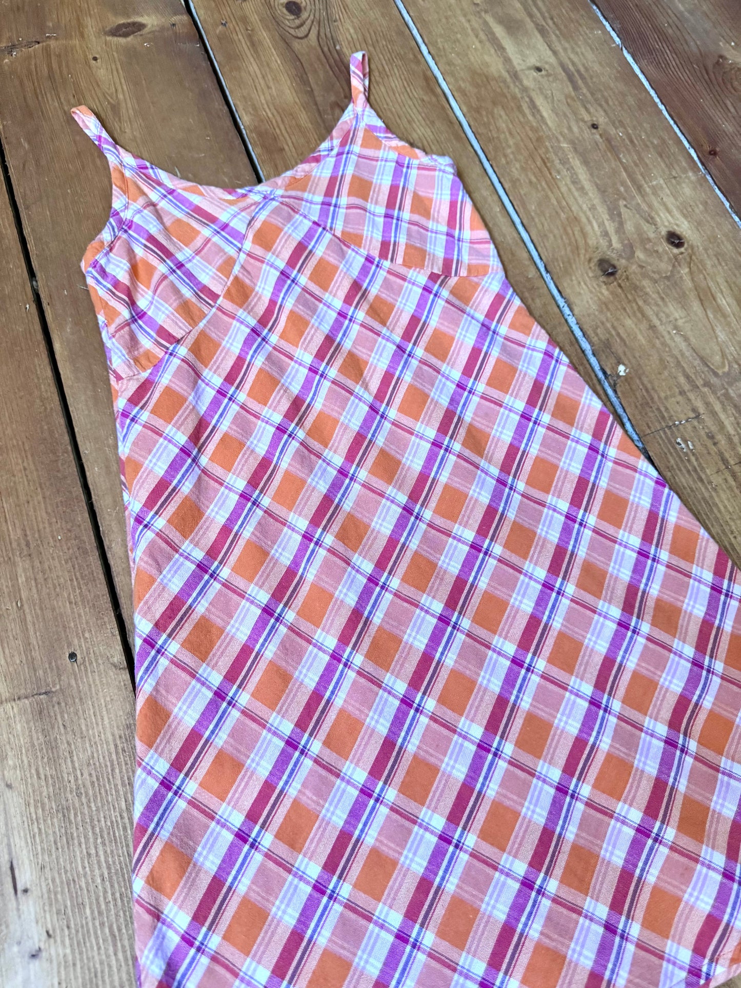 Vintage Y2K orange plaid summer dress for kids. Lightweight A-line design in bright sunset colours. Handpicked for Bee Tiny kids vintage.