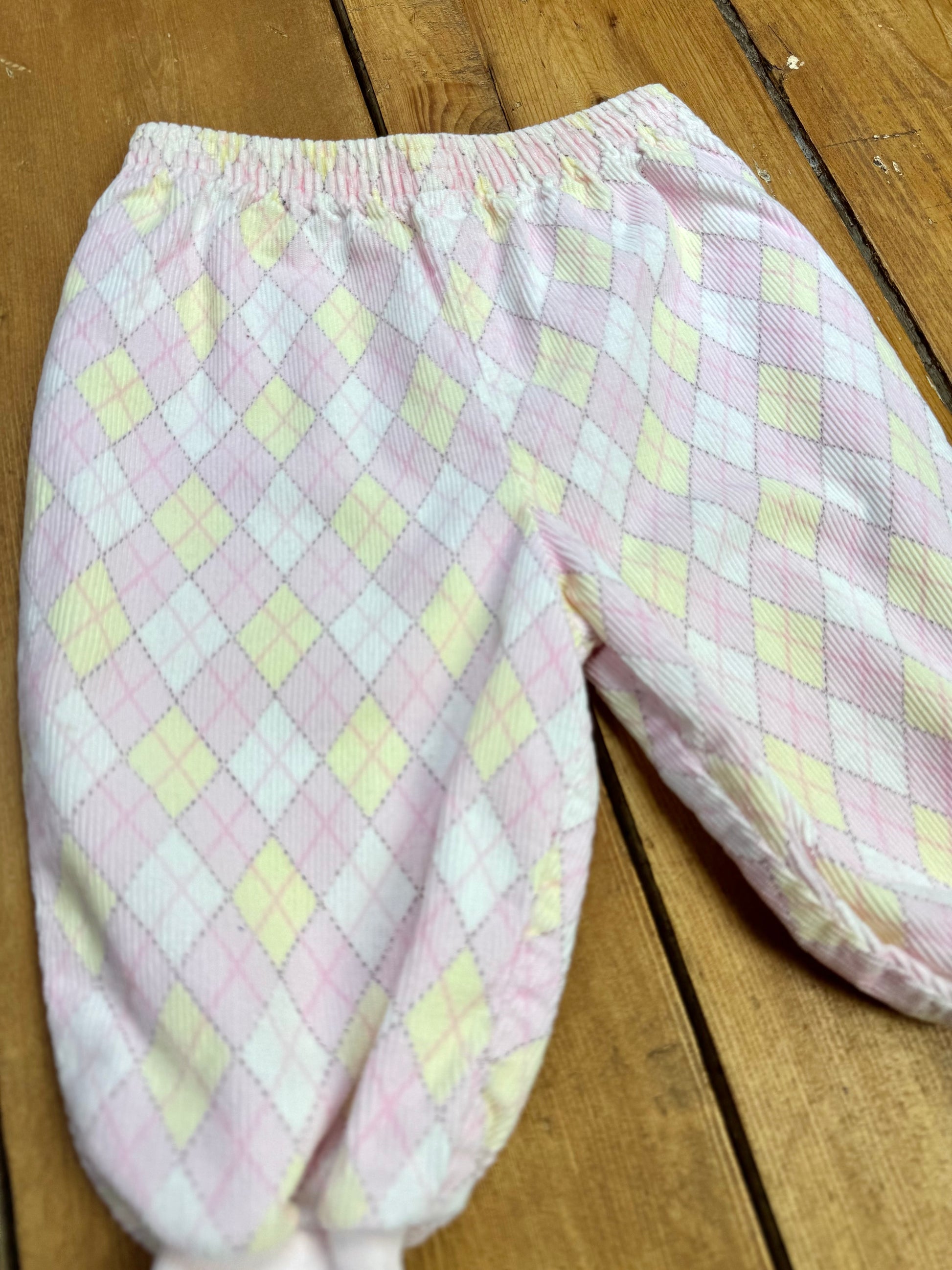 Vintage 80s pink argyle corduroy baby balloon trousers. Baby golf trousers. Age 6-12 months. Handpicked for Bee Tiny kids vintage. 