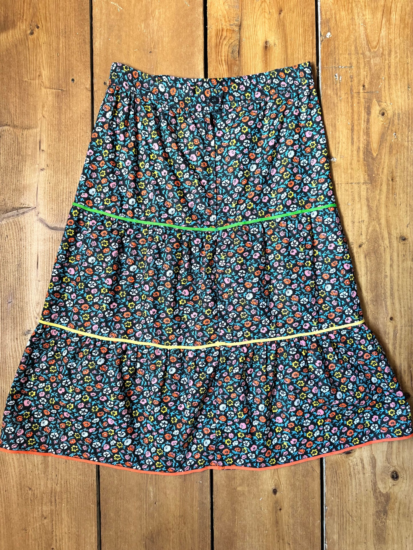 Vintage Italian floral tiered skirt from the late 80s/early 90s with colourful contrast piping and a timeless ditsy print. Handpicked for Bee Tiny kids vintage.