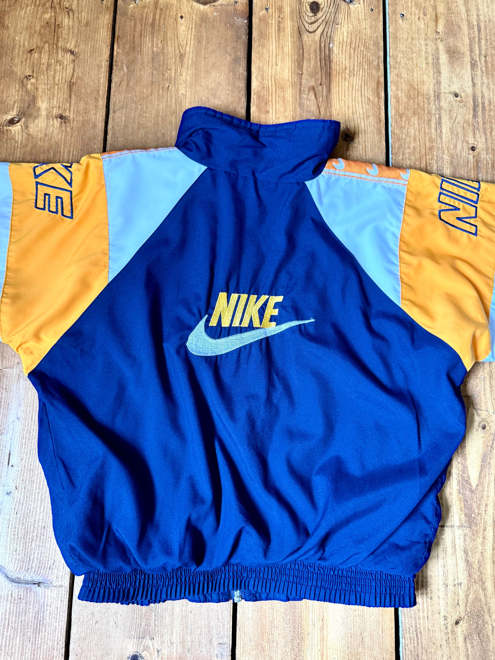 Kids vintage 90s Nike windbreaker jacket. Vintage kids jacket. Nike spellout jacket. Handpicked for Bee Tiny kids vintage.