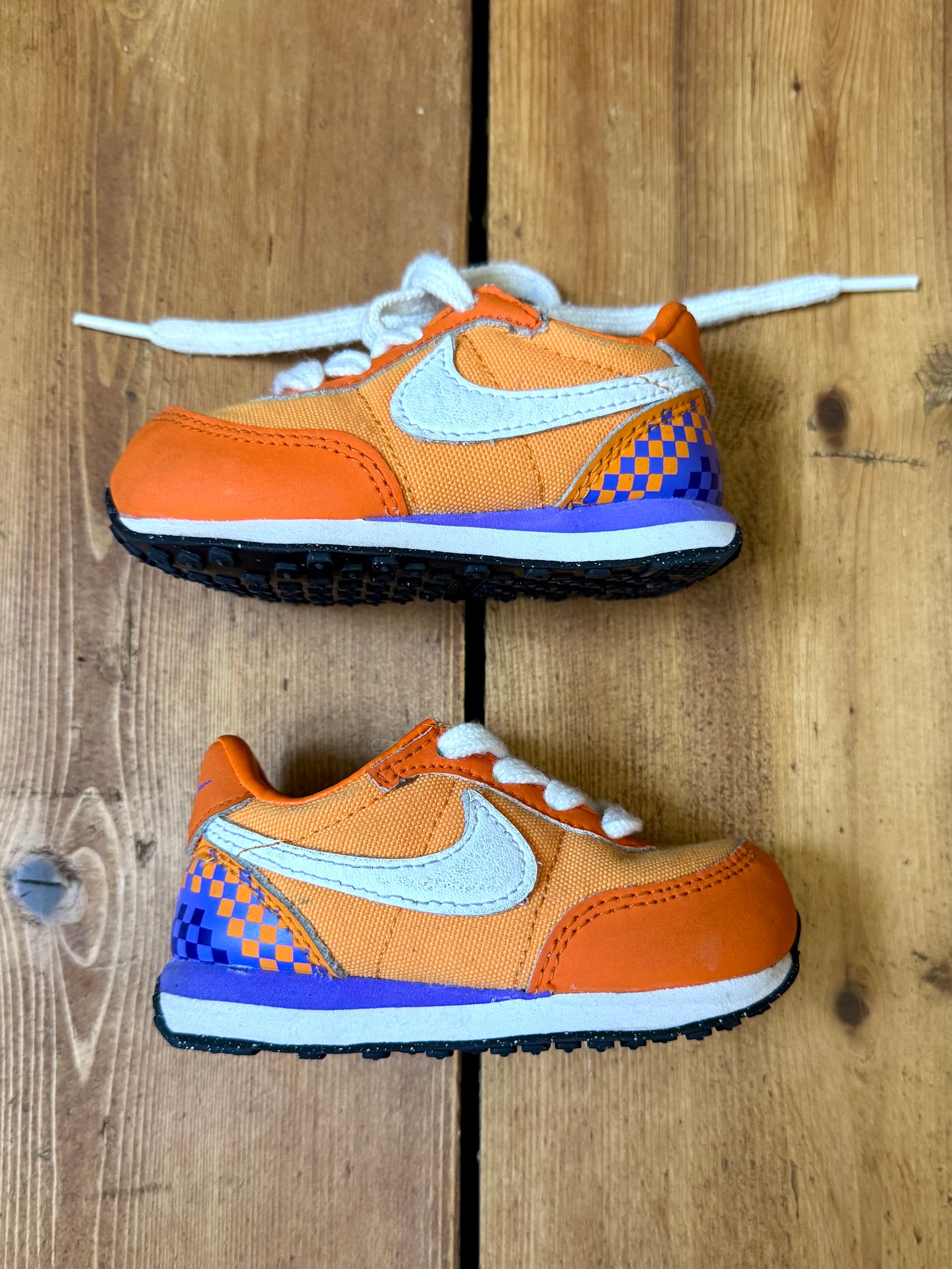Nike player one Wally Waffle orange and purple infant trainers. Size UK 3.5. Handpicked for Bee Tiny kids vintage. 