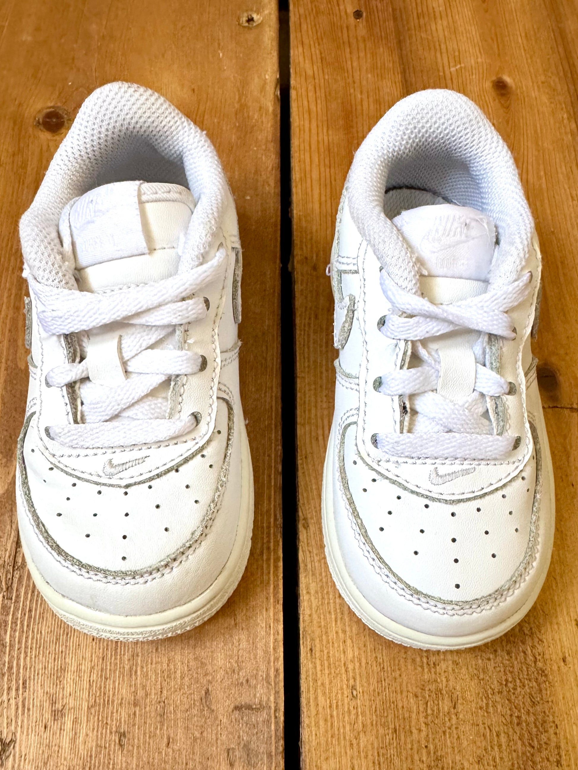 Nike white air force 1 infant trainers. Size UK 5.5. Handpicked for Bee Tiny kids vintage. 