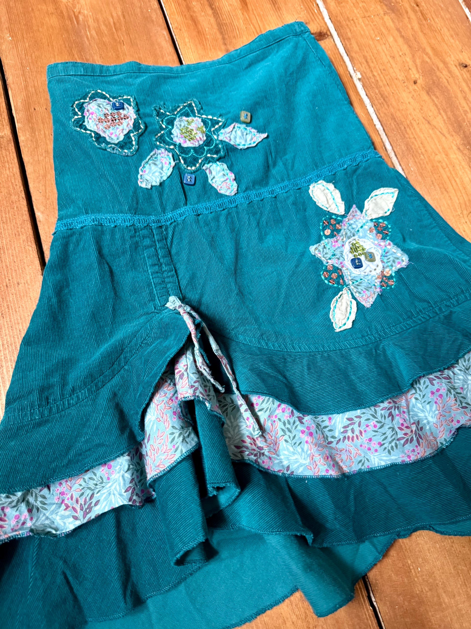Teal corduroy childrens skirt age 4 years. Handpicked for Bee Tiny kids vintage.