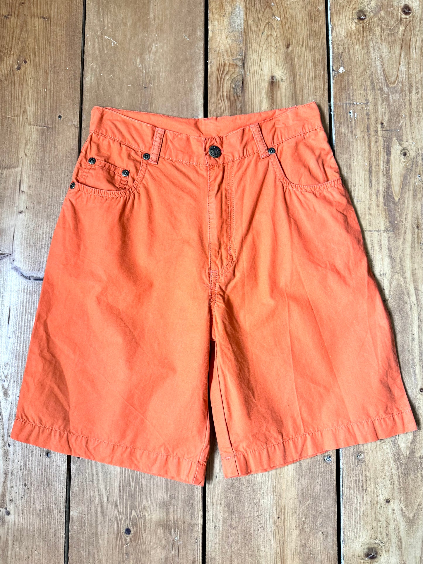 Y2K kids shorts. Vintage orange kids shorts from The Trader Jeans Company. Lightweight Y2K cotton summer shorts in age 10. Handpicked for Bee Tiny kids vintage.