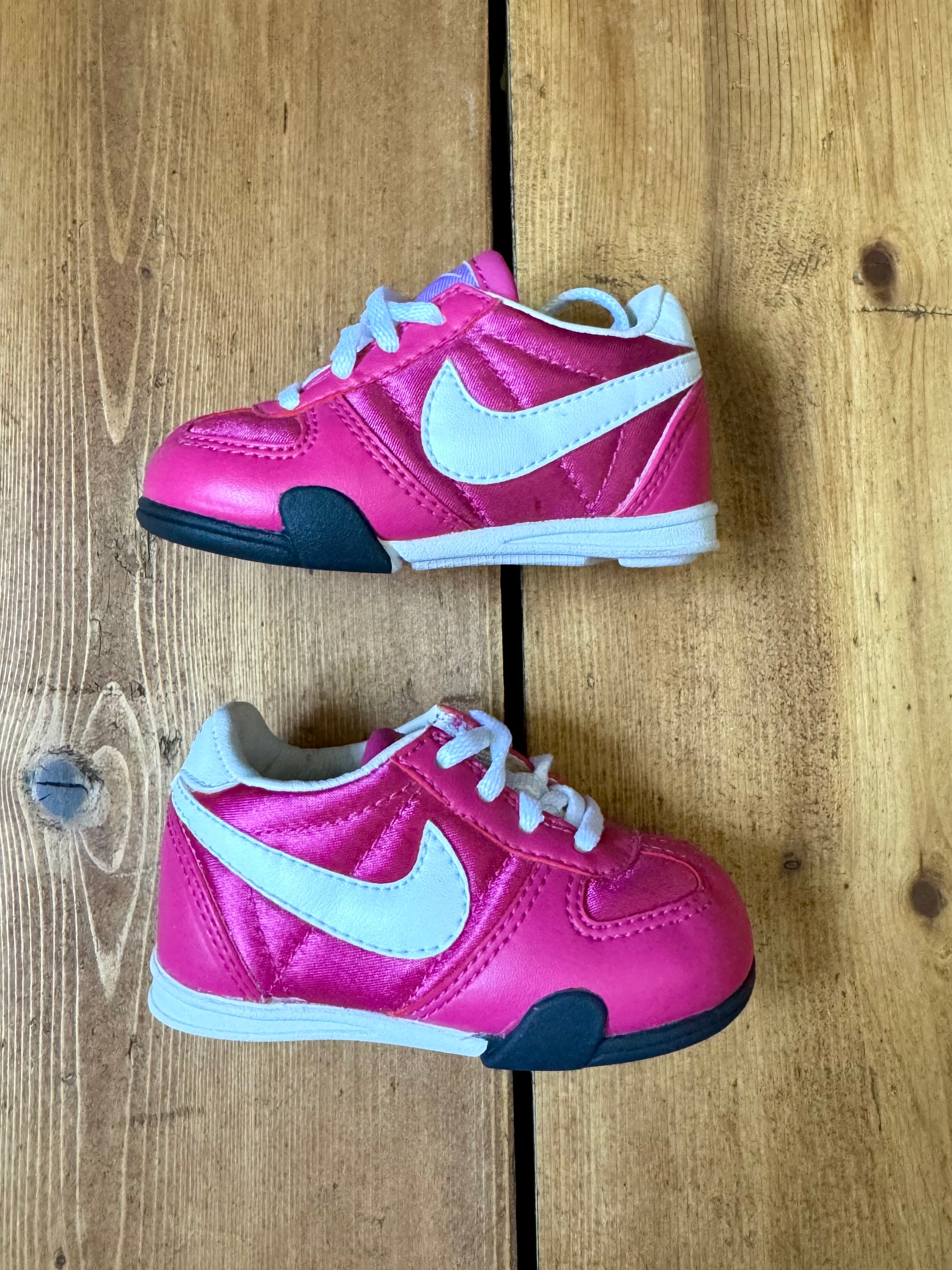 Rare Nike Sprint Sisters pink infant trainers. Size UK 2. Handpicked for Bee Tiny kids vintage. 
