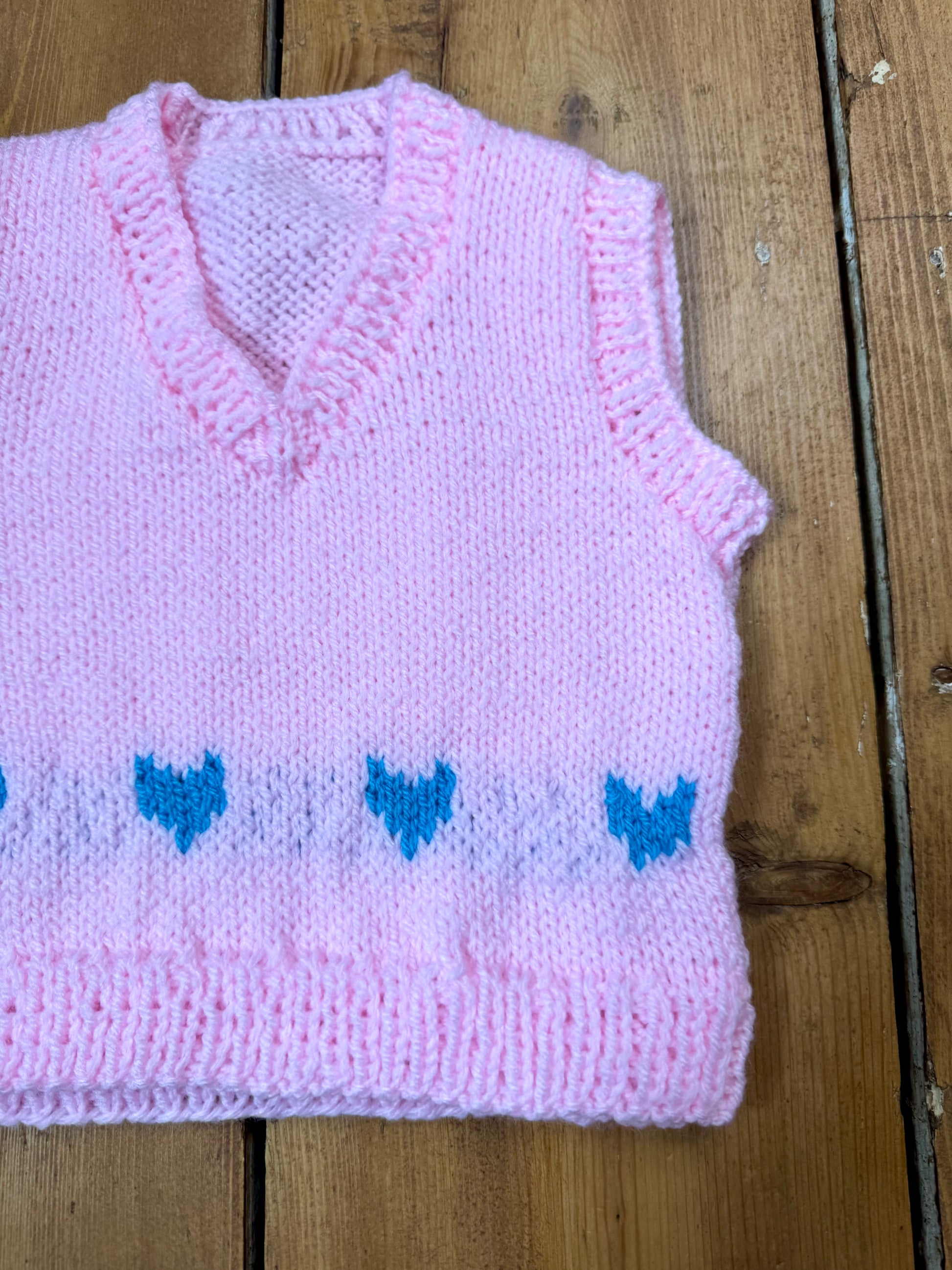 Handknitted pink kids sweater vest with a heart design. Age 1 year. Handpicked for Bee Tiny kids vintage. 