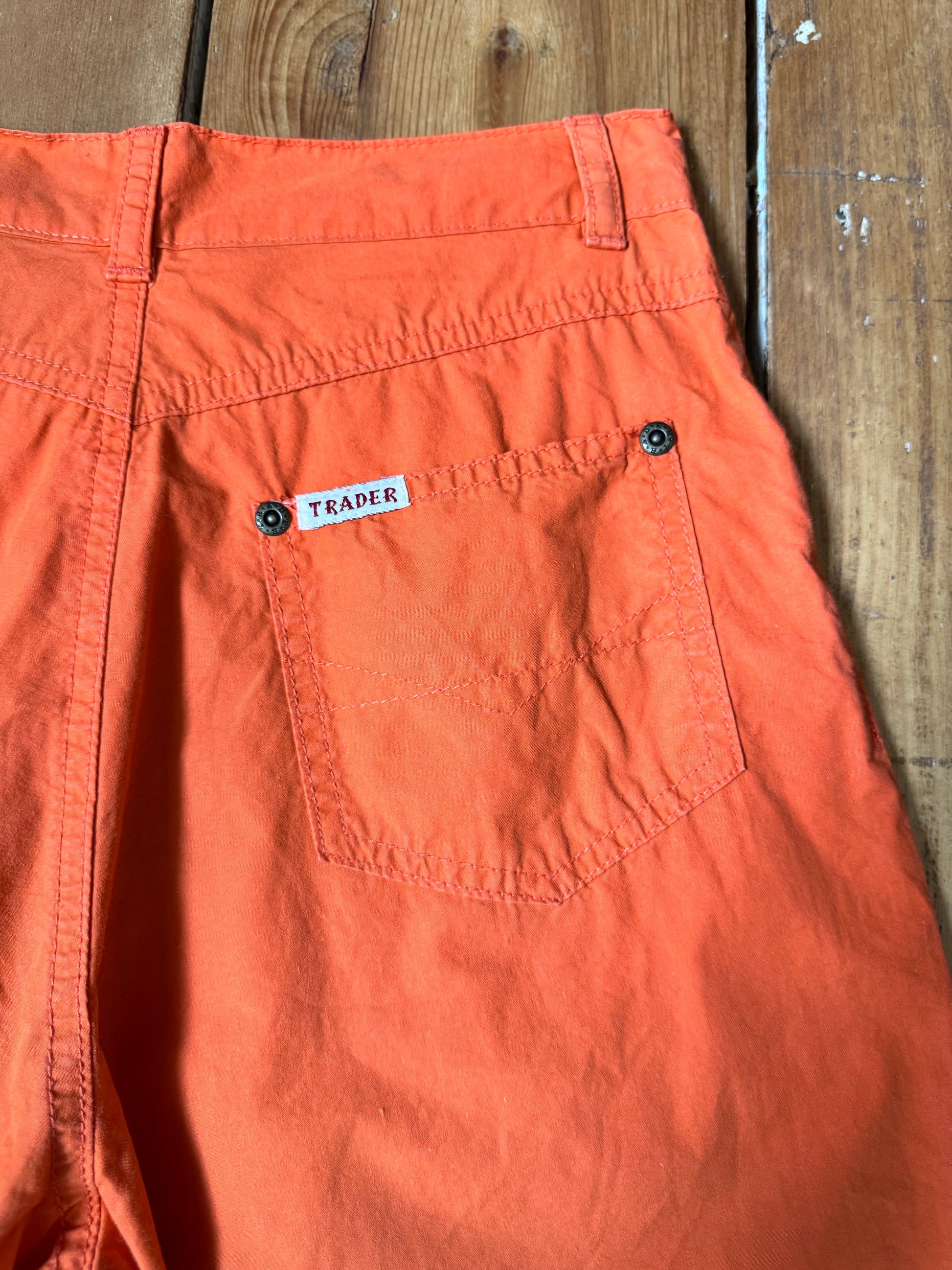 Y2K kids shorts. Vintage orange kids shorts from The Trader Jeans Company. Lightweight Y2K cotton summer shorts in age 10. Handpicked for Bee Tiny kids vintage.