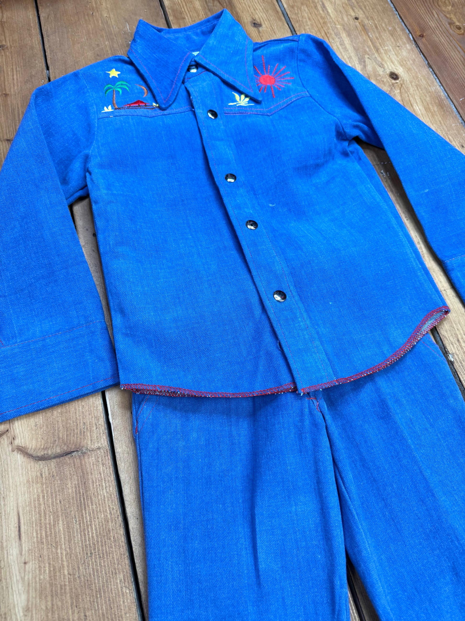 Vintage 70s Cuckoo kids denim 2 piece set with dagger collar. Kids vintage matching set. Age 6-7 years. Handpicked for Bee Tiny kids vintage.