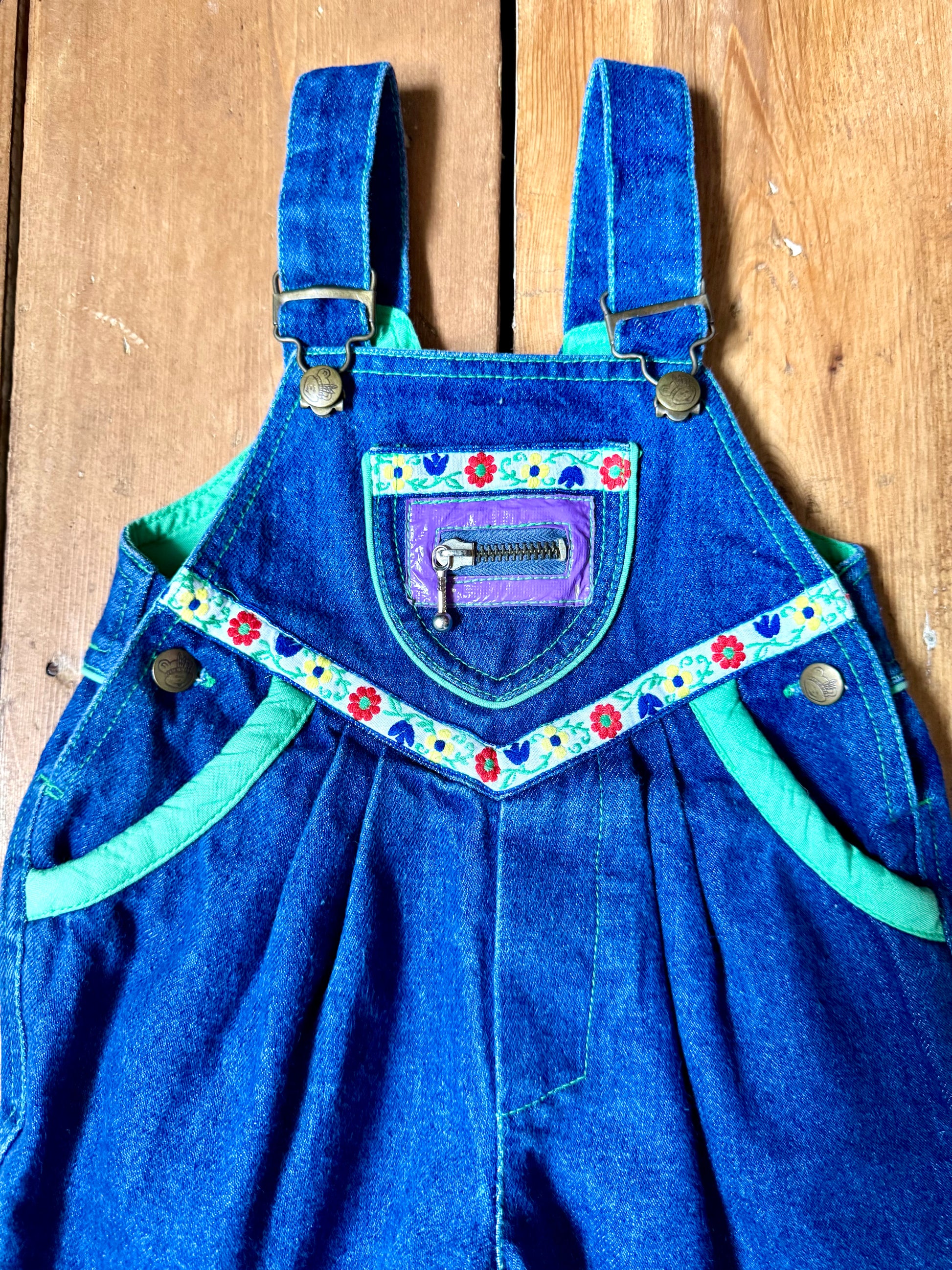 Vintage 80s kids dungarees. Vintage denim dungarees. Vintage baby dungarees. Handpicked for Bee Tiny kids vintage.