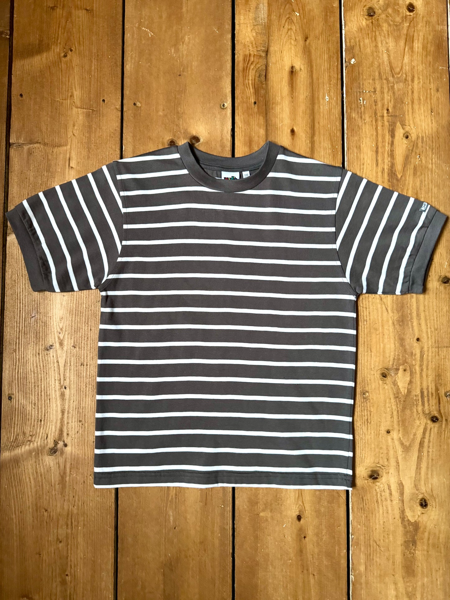 Vintage 90s kids striped t-shirt. 100% cotton age 6 years. Handpicked for Bee Tiny kids vintage.
