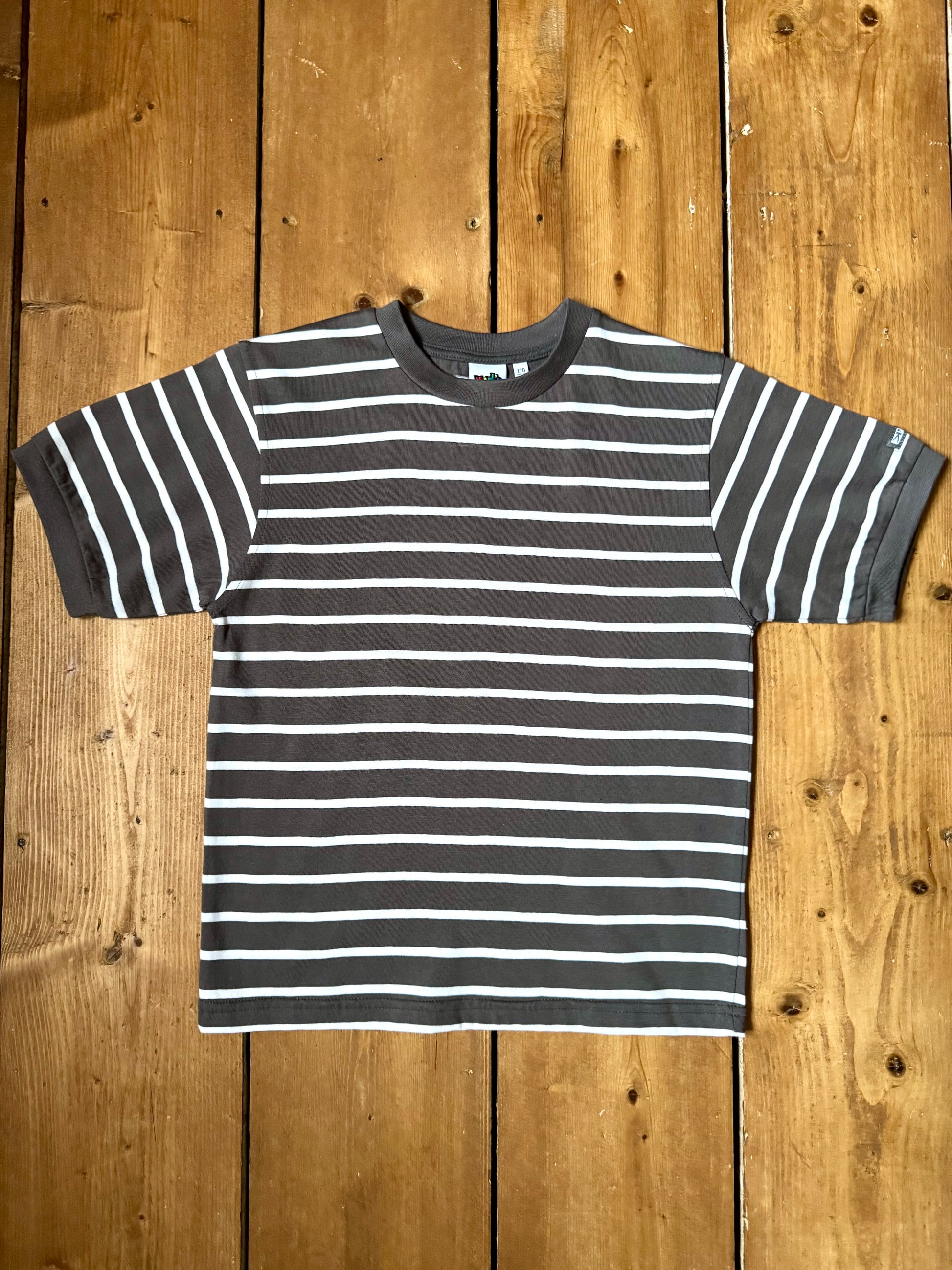Vintage 90s kids striped t-shirt. 100% cotton age 6 years. Handpicked for Bee Tiny kids vintage.
