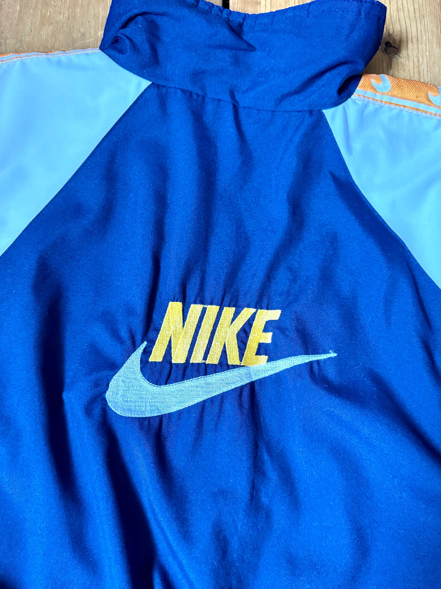 Kids vintage 90s Nike windbreaker jacket. Vintage kids jacket. Nike spellout jacket. Handpicked for Bee Tiny kids vintage.