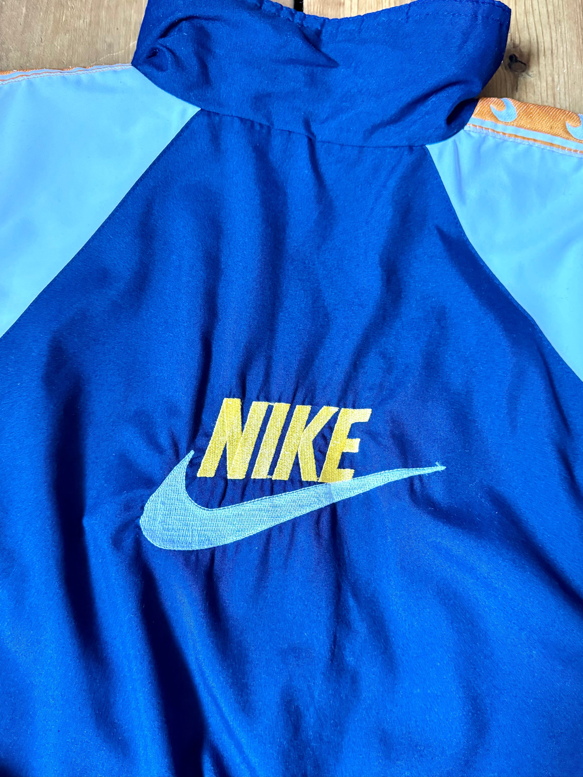 Kids vintage 90s Nike windbreaker jacket. Vintage kids jacket. Nike spellout jacket. Handpicked for Bee Tiny kids vintage.