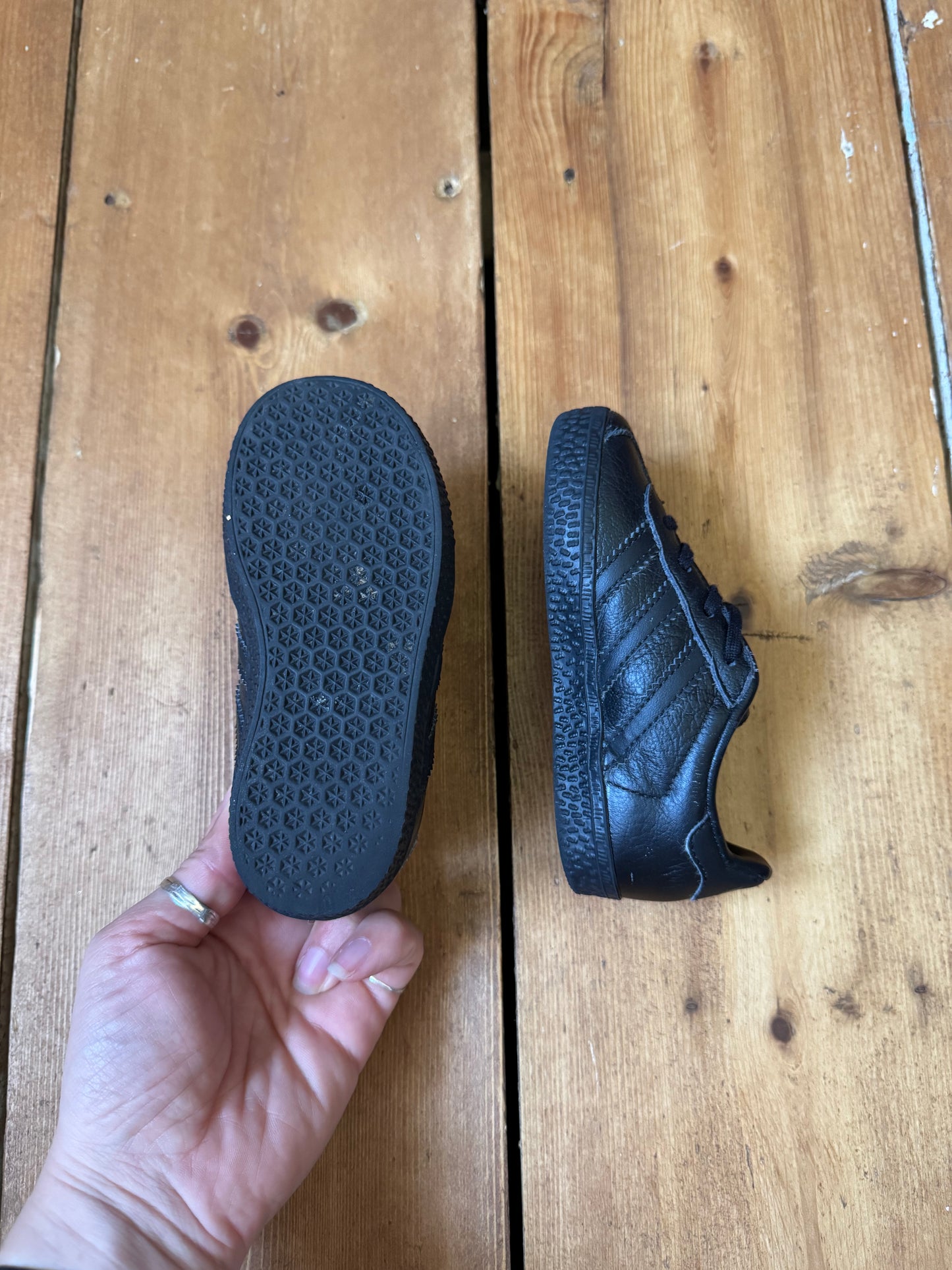 Adidas Gazelle Black Infant Trainers | UK 6