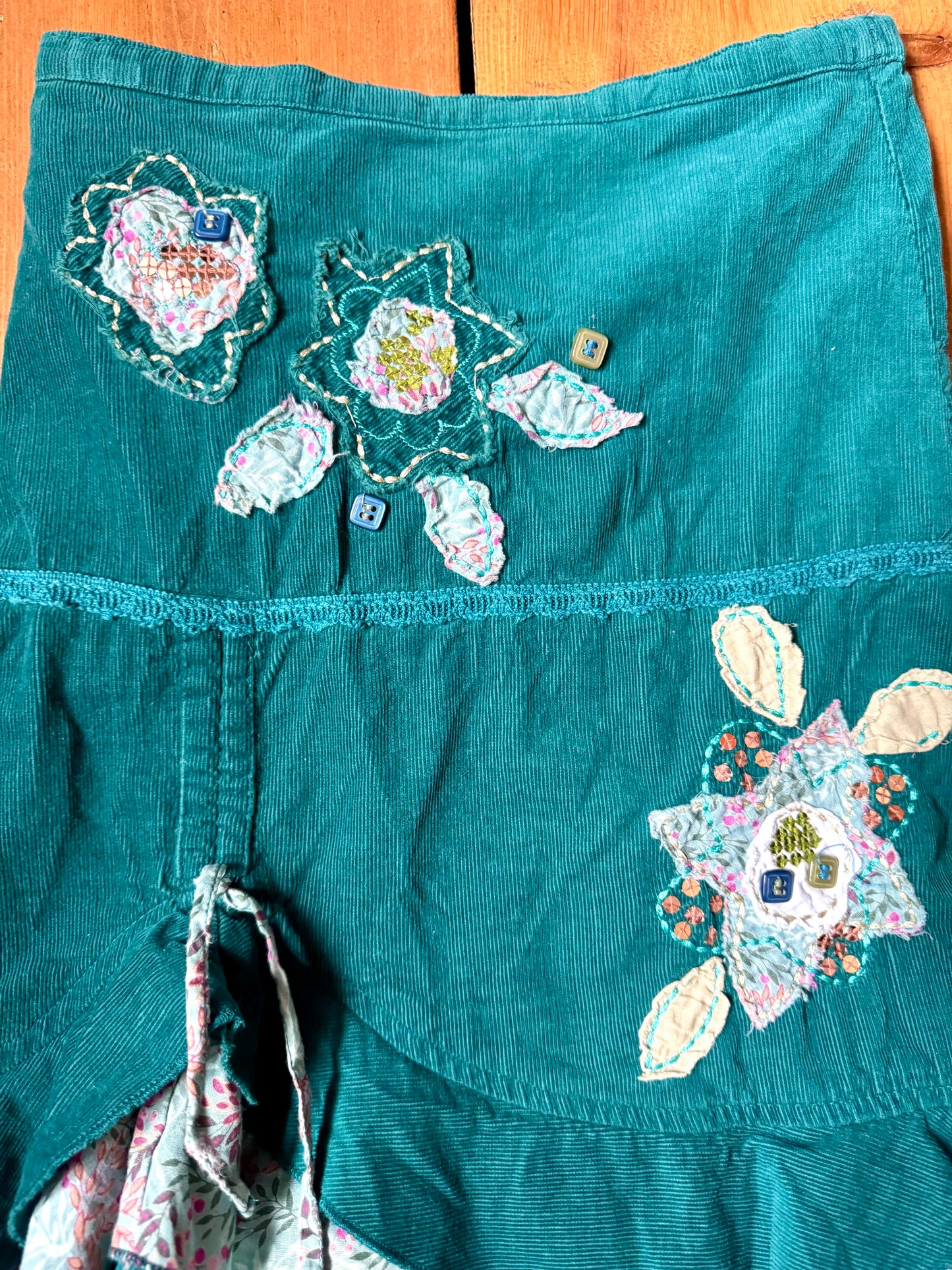 Teal corduroy childrens skirt age 4 years. Handpicked for Bee Tiny kids vintage.