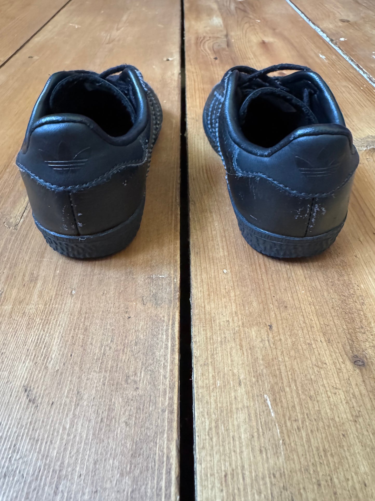 Adidas Gazelle Black Infant Trainers | UK 6
