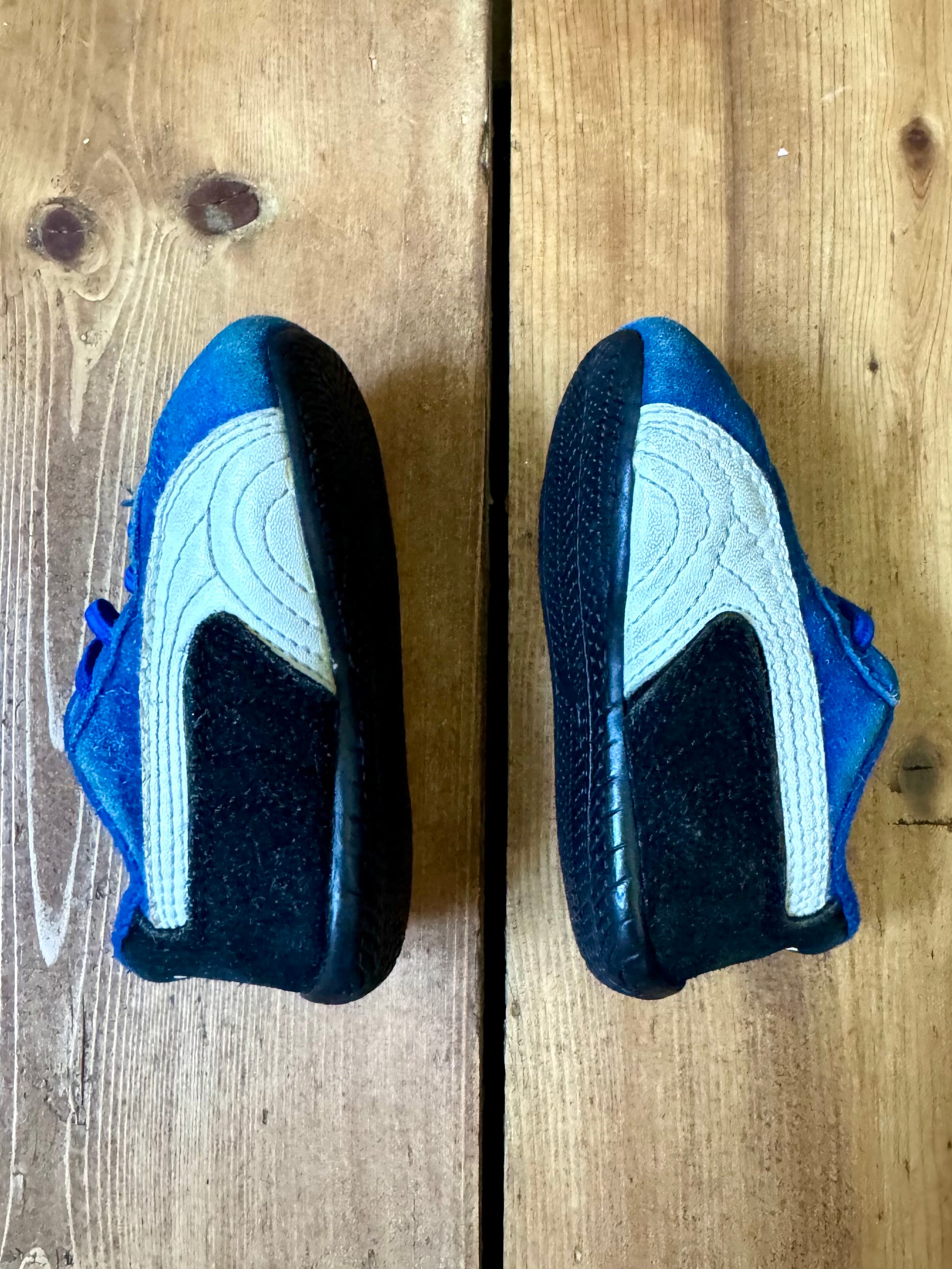 Vintage Y2K baby puma speed cat suede trainers. Size UK 1. Handpicked for Bee Tiny kids vintage.