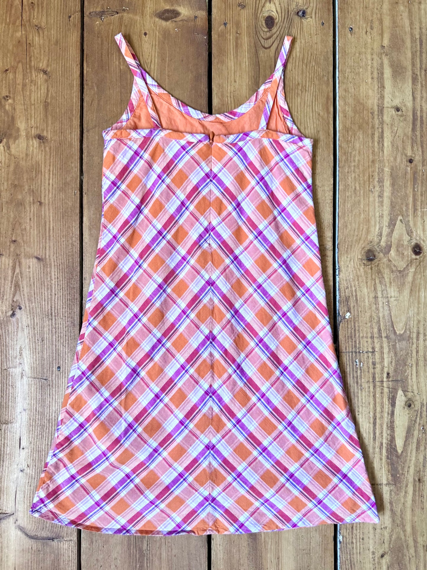 Vintage Y2K orange plaid summer dress for kids. Lightweight A-line design in bright sunset colours. Handpicked for Bee Tiny kids vintage.