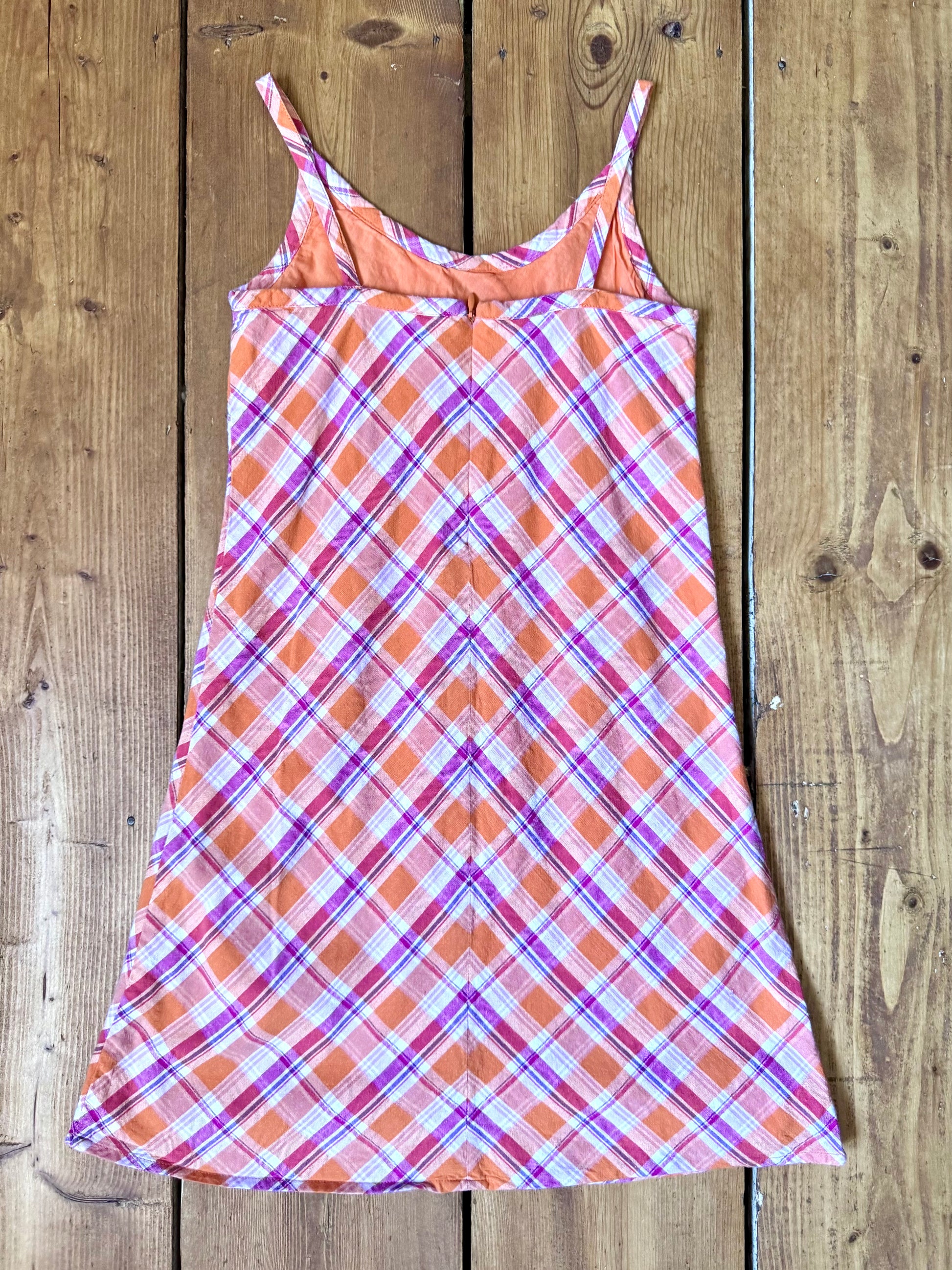 Vintage Y2K orange plaid summer dress for kids. Lightweight A-line design in bright sunset colours. Handpicked for Bee Tiny kids vintage.