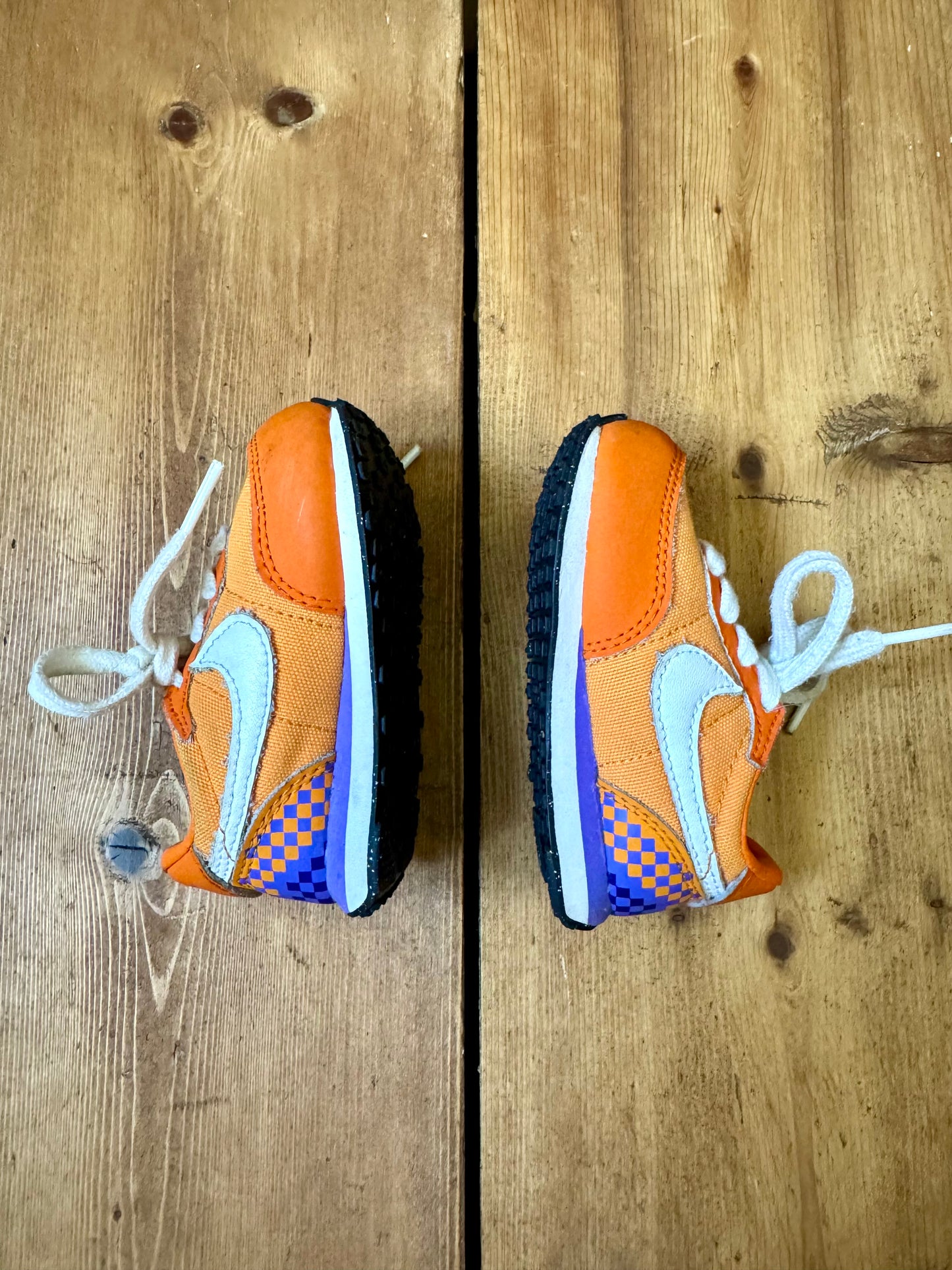 Nike player one Wally Waffle orange and purple infant trainers. Size UK 3.5. Handpicked for Bee Tiny kids vintage. 