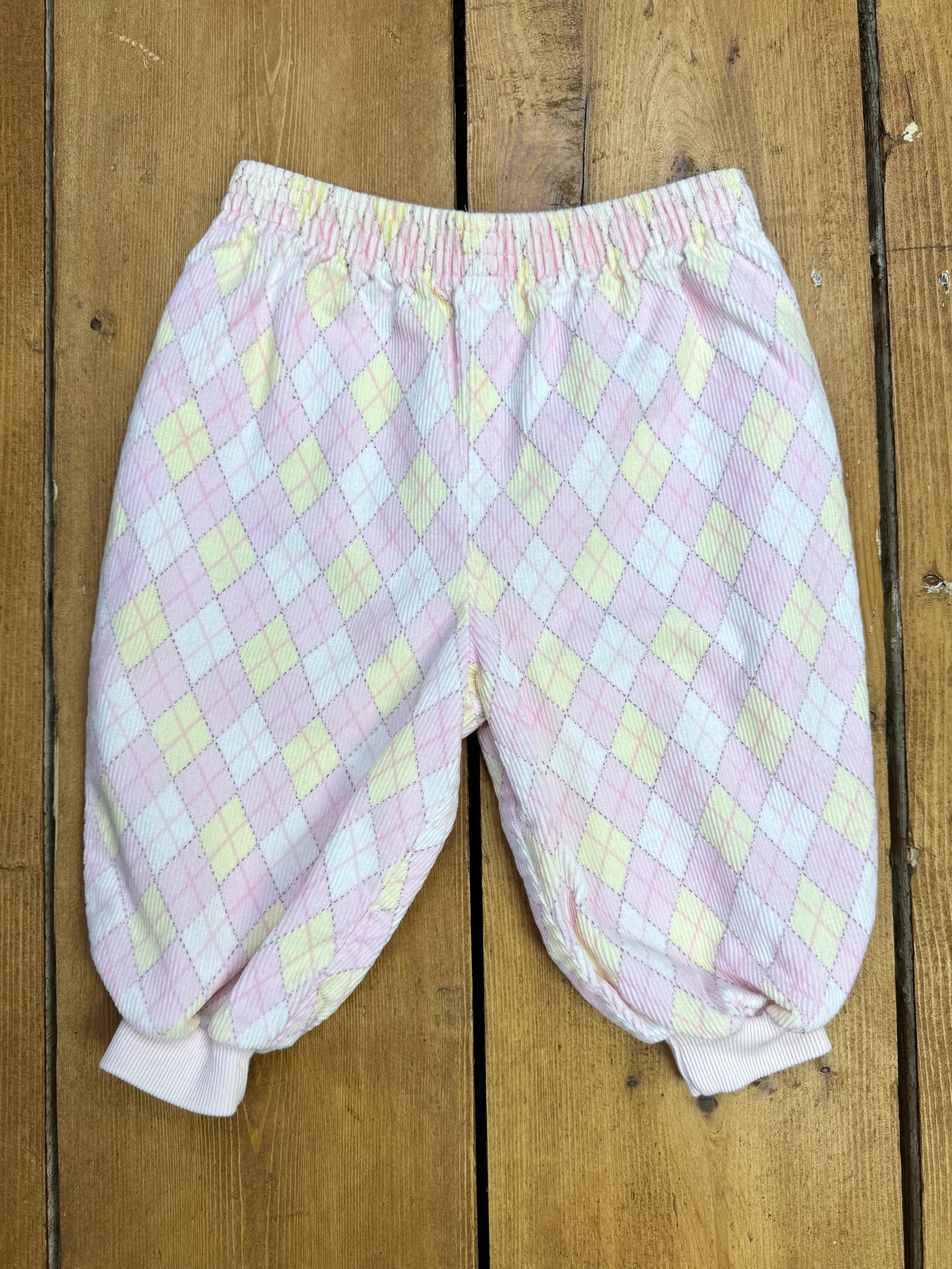 Vintage 80s pink argyle corduroy baby balloon trousers. Baby golf trousers. Age 6-12 months. Handpicked for Bee Tiny kids vintage. 