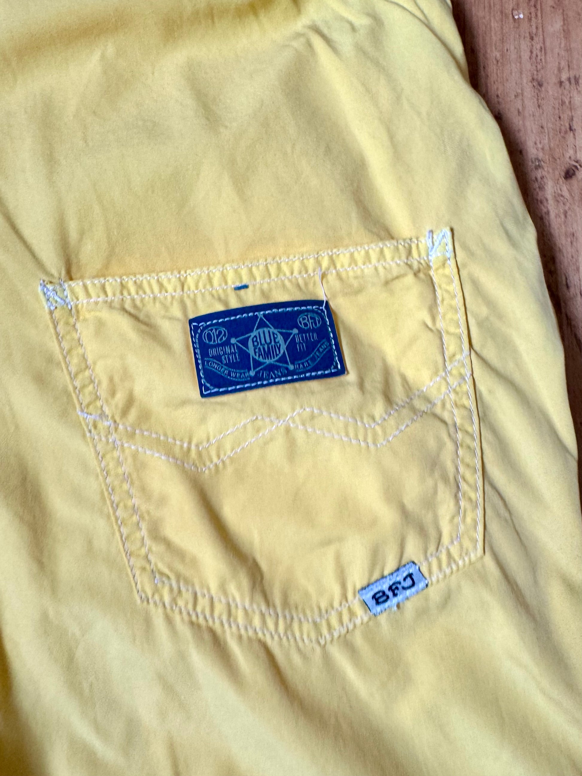 Authentic 90s United Colors of Benetton yellow cotton dungaree shorts, with adjustable straps. Lightweight vintage summer dungarees for kids age 10 years. Handpicked for Bee Tiny.