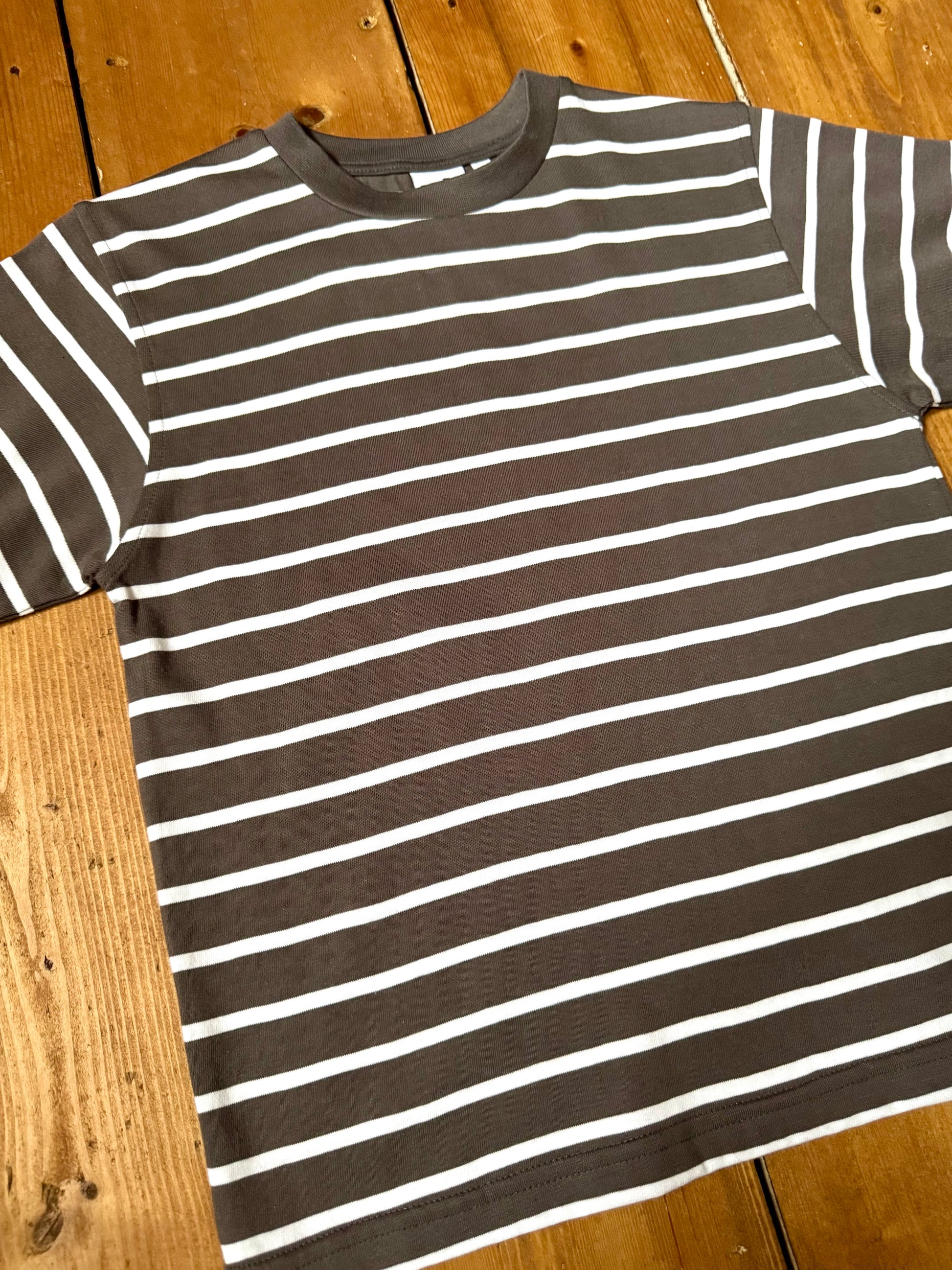 Vintage 90s kids striped t-shirt. 100% cotton age 6 years. Handpicked for Bee Tiny kids vintage.