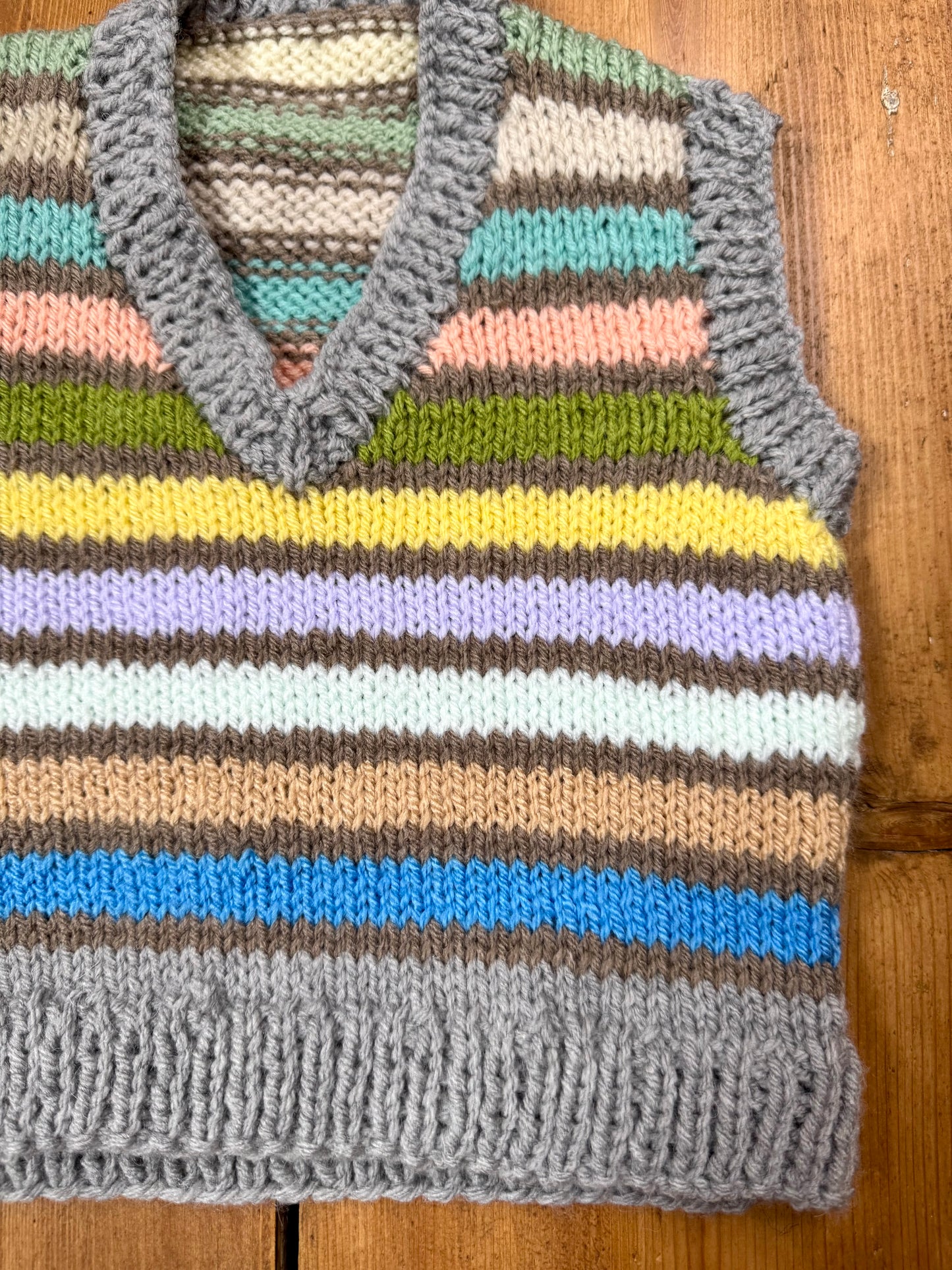 Handknitted pastel striped kids sweater vest. Age 1 year. Handpicked for Bee Tiny kids vintage. 