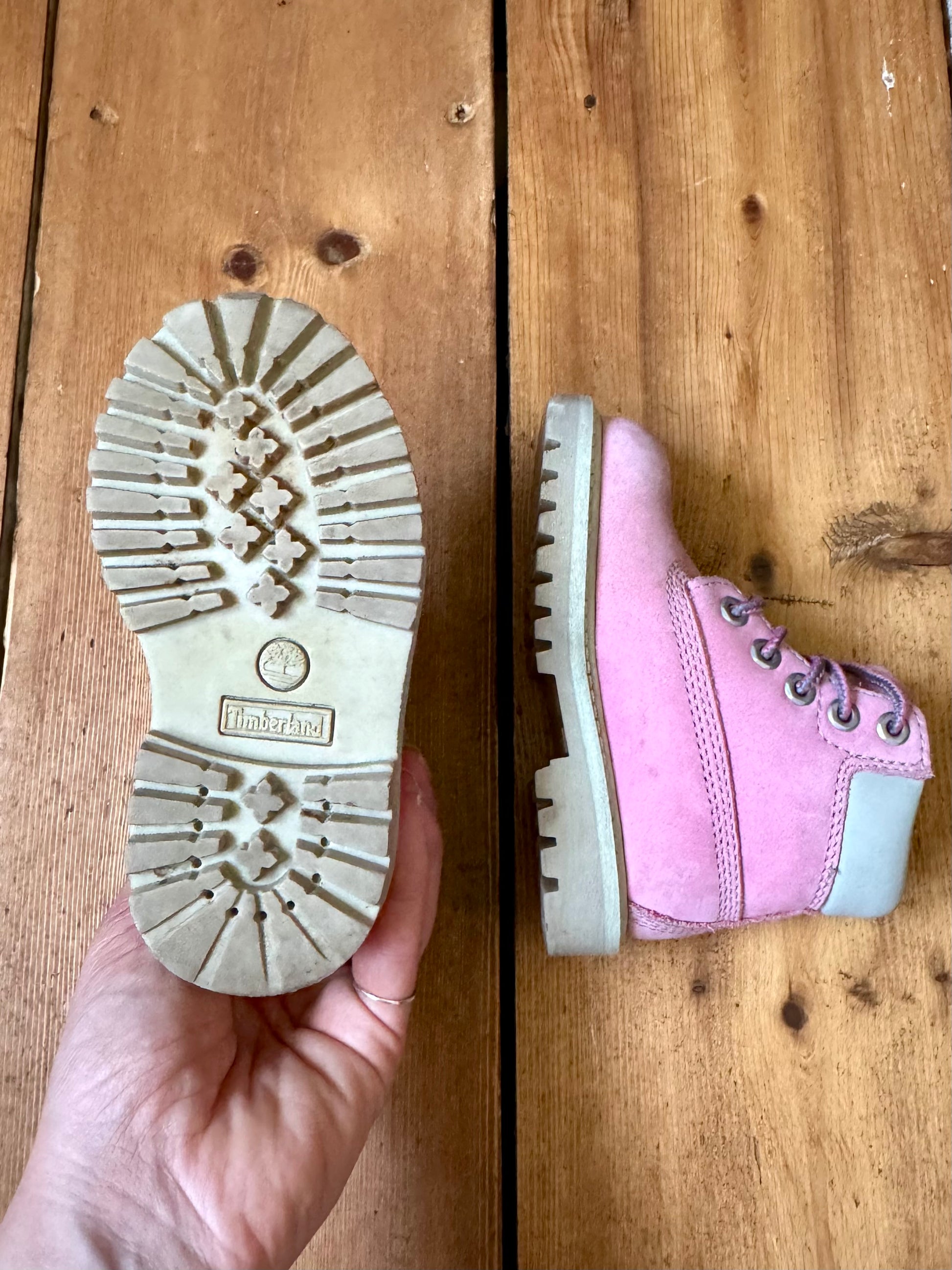 Timberland 6-inch pink nubuck infant boots. size UK 6. Handpicked for Bee Tiny kids vintage.