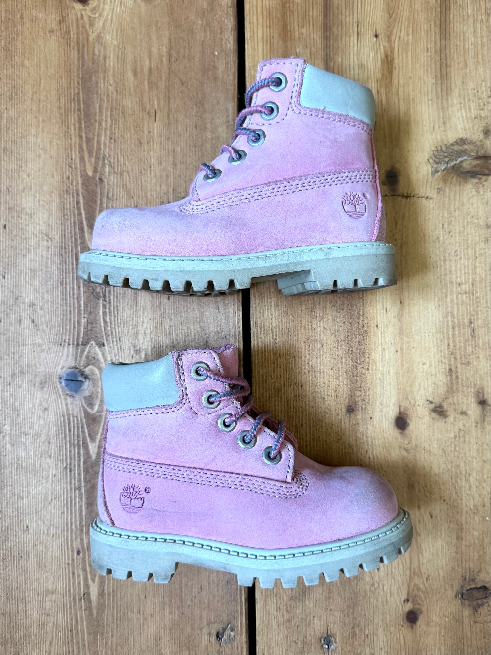 Timberland 6-inch pink nubuck infant boots. size UK 6. Handpicked for Bee Tiny kids vintage.