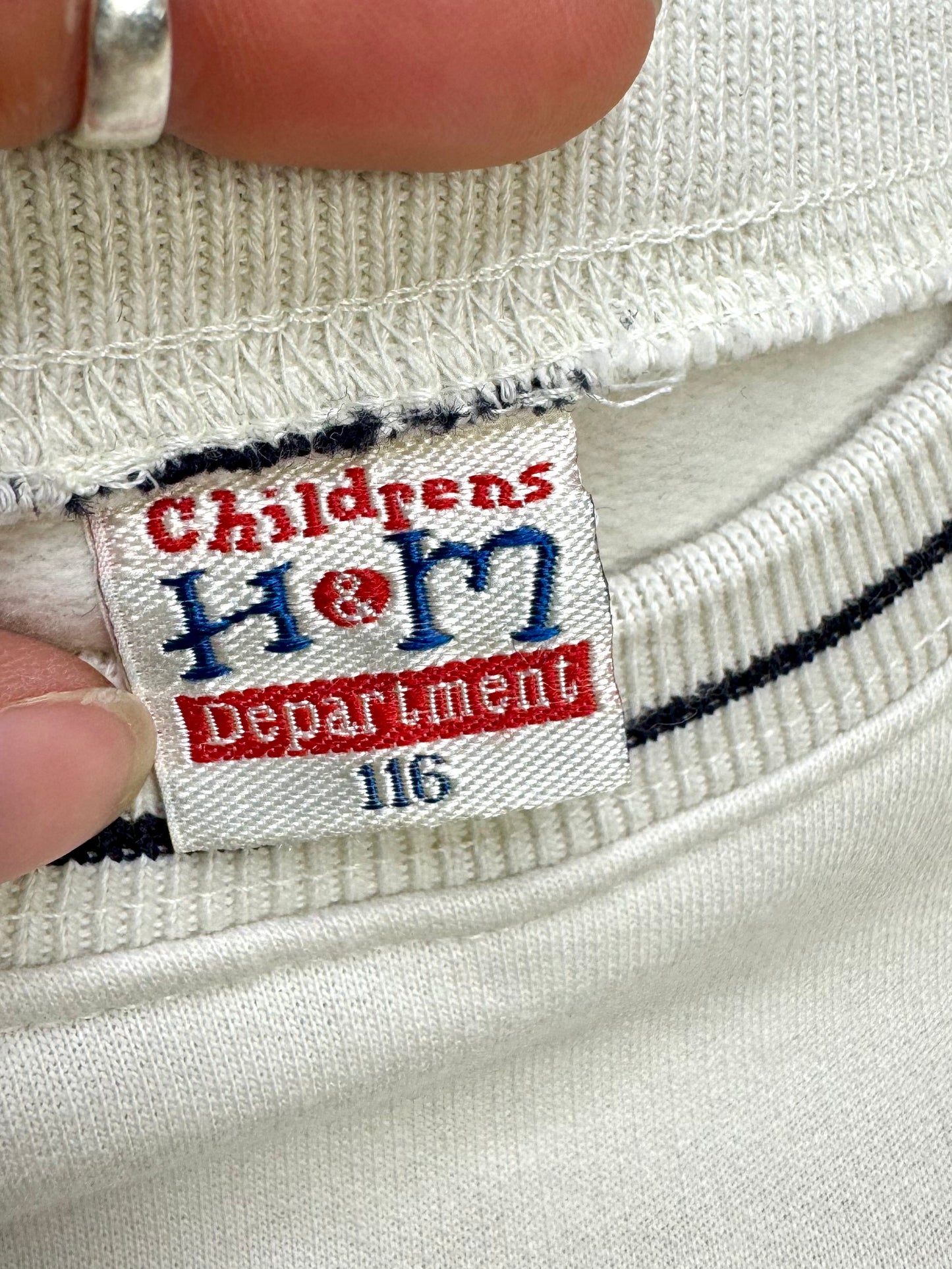 Vintage 90s H&M embroidered white sweatshirt. Age 5-6 years. Handpicked for Bee Tiny kids vintage.